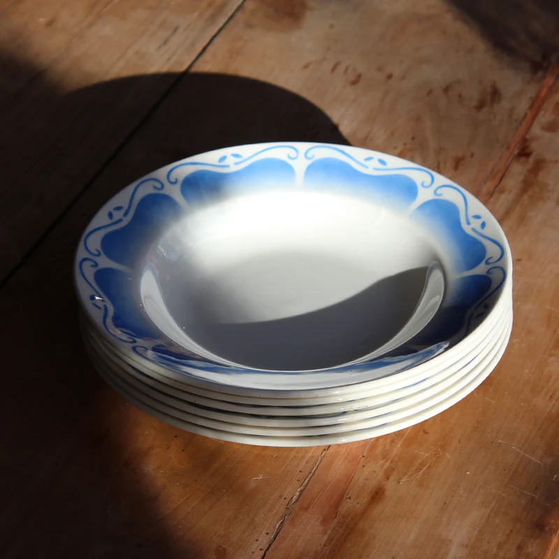 6 assiettes creuses à l'aérographe